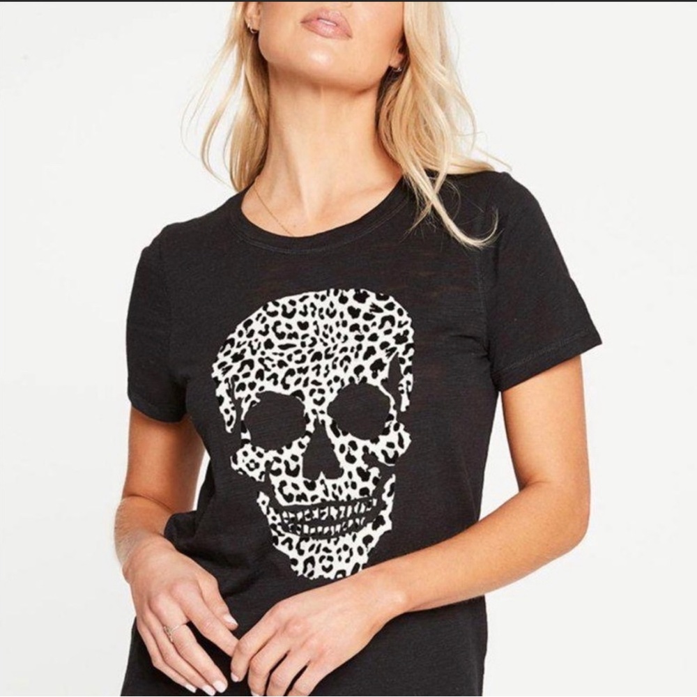 Black chaser skull Tee size small